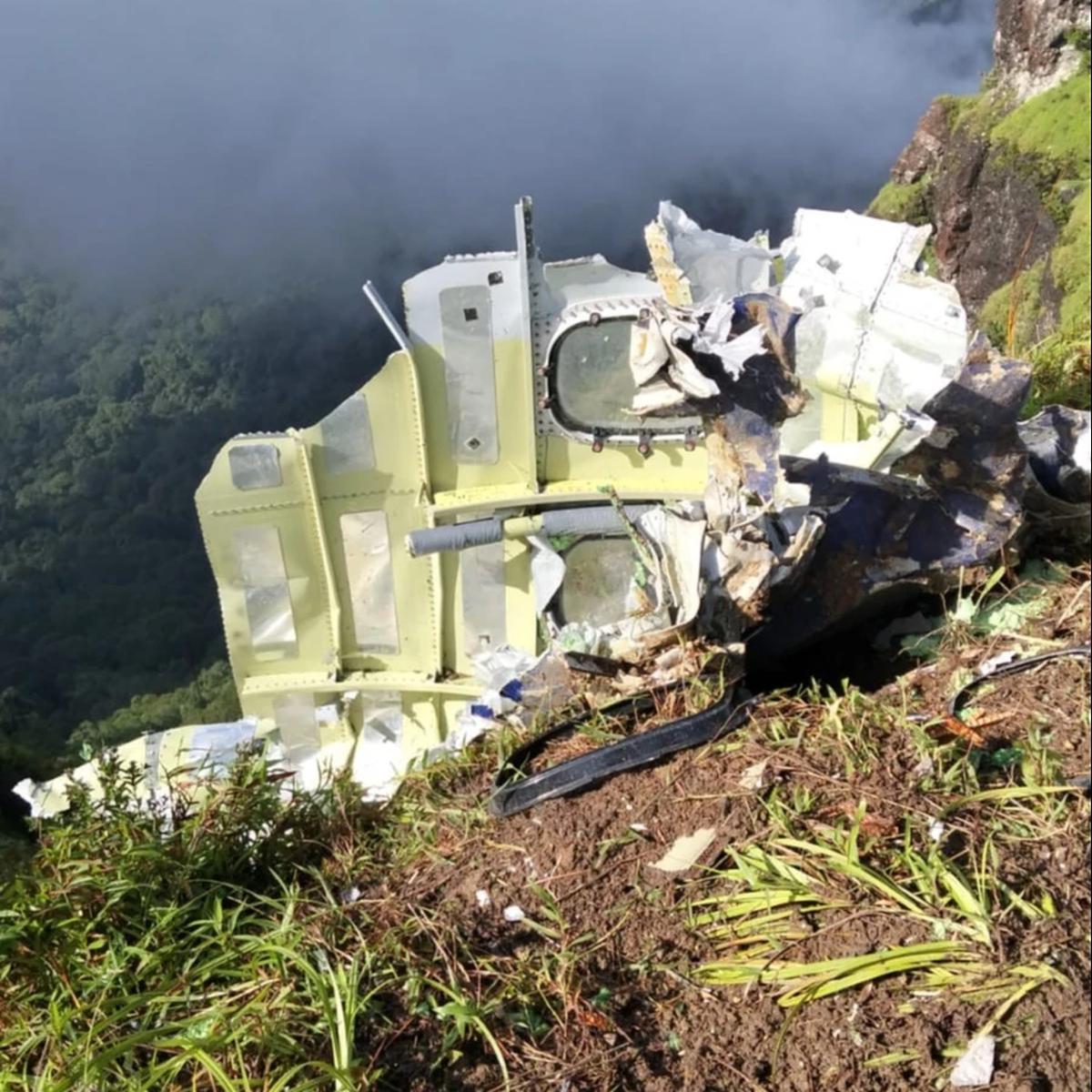 Serpihan pesawat atr 42-500 hilang kontak di maros