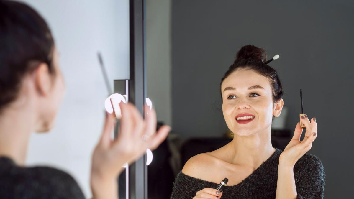 Ingin Makeup Kamu Terlihat Simpel Namun Elegan? Simak Panduan Langkah untuk Tampil Natural