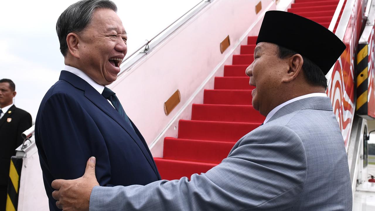 Diwarnai Tawa Lepas, Ternyata Ini Alasan Prabowo Antar Langsung Kepulangan Sekjen Partai Komunis Vietnam