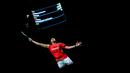 Pebulu tangkis tunggal putri Indonesia, Putri Kusuma Wardani berusaha mengembalikan kok ke arah wakil Kanda, Michelle Li dalam laga 16 besar Indonesia Open 2026 di Istora Senayan, Jakarta, Kamis (04/06/2026). (Bola.com/Bagaskara Lazuardi)