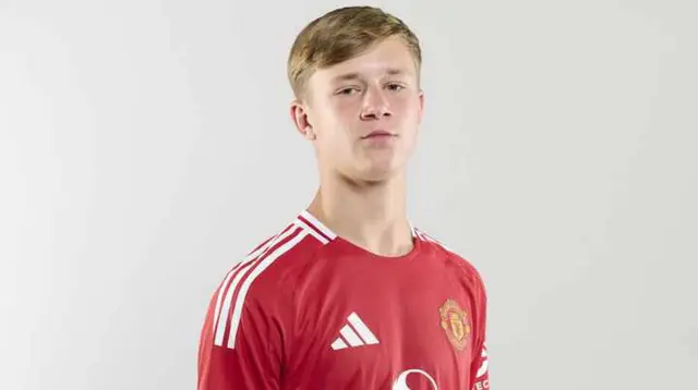 Jim Thwaites, Gelandang muda MU. (Bola.com/manutd.com)