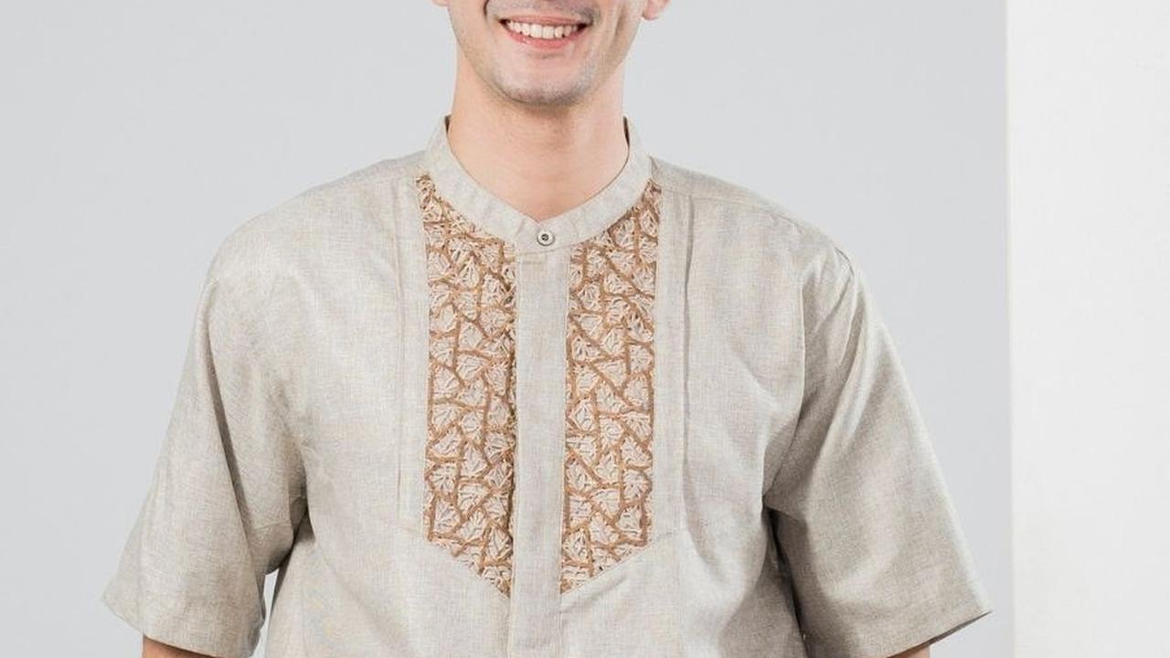 5 Tren Baju Koko Pria untuk Lebaran 2025