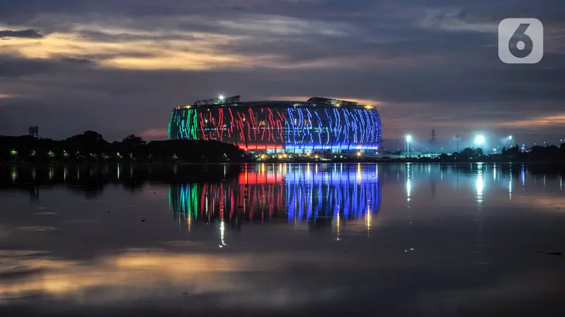 FOTO: Warna-Warni Lampu Jakarta International Stadium