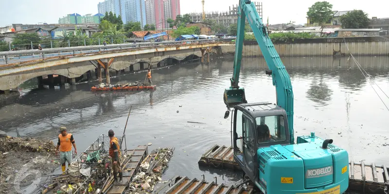 20160211-Ini Langkah Pemkot Jakarta Barat Antisipasi Banjir -Jakarta