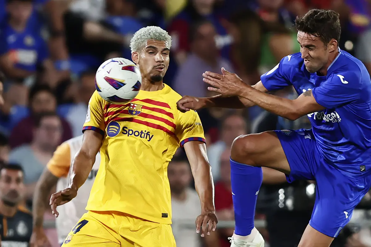 Foto: Drama Laga Keras Getafe Vs Barcelona di Pekan Pertama Liga Spanyol, 7 Kartu Kuning dan 3 Kartu Merah