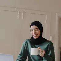 Agar tubuh tetap energik selama puasa, yuk kita intip 6 tips berikut ini./ Foto: unsplash - good faces