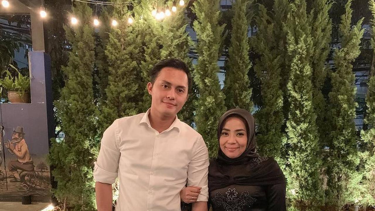 "Alhamdulillah dengann ijin Allah. Sujud syukur YRA Suamiku terpilih Dewan propinsi Banten,"