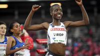 Arsip foto 30 Mei 2019 saat Agnes Tirop dari Kenya tersenyum setelah memenangkan lomba lari 1500 m putri di IAAF Diamond League. (AP)