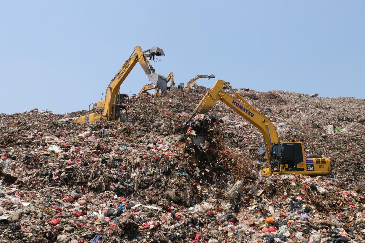 Tumpukan Sampah Bantargebang