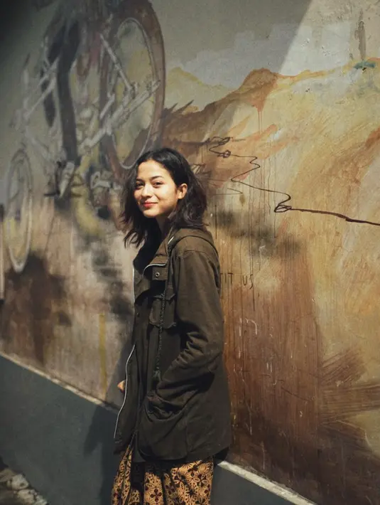 "Cthnya sepiring nasi pake jengkol aja jadi sama si cantik ini ..." ungkap Chicco Jerikho. (Instagram/putrimarino)