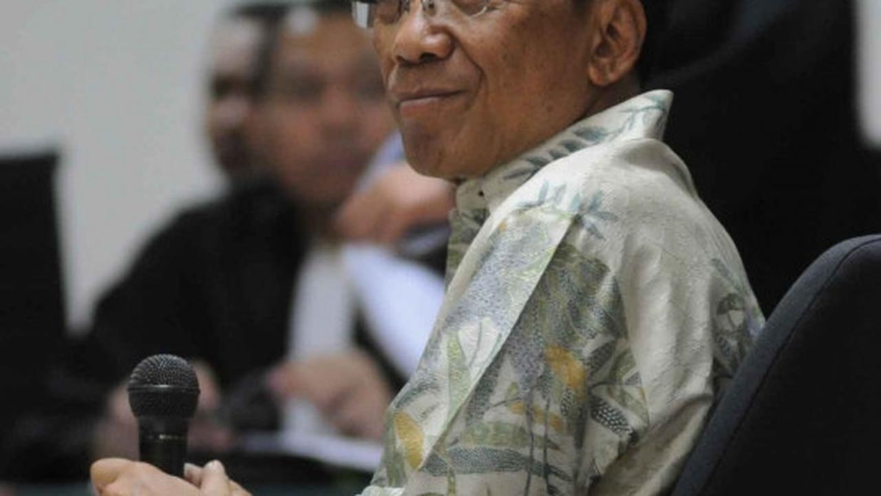 Ekspresi Jero Wacik saat jalani sidang perdana
