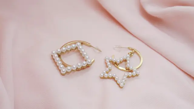 ilustrasi anting-anting, perhiasan, aksesoris emas