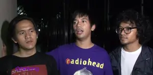 d’Masiv masih sibuk menyempurnakan album yang akan dirilis pada awal tahun 2016 nanti. Mereka pun sudah mengemas album ini dengan berbagai rasa dari cerita cinta dan kehidupan sehari-hari masyarakat Indonesia. Sayangnya, mereka belum memiliki nama ...