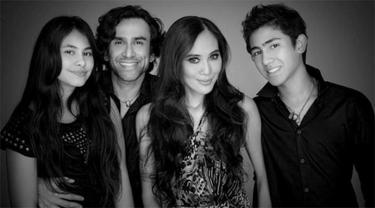 6 Pasangan Selebriti yang Telah Menikah Lebih dari 20 Tahun, Tetap Romantis