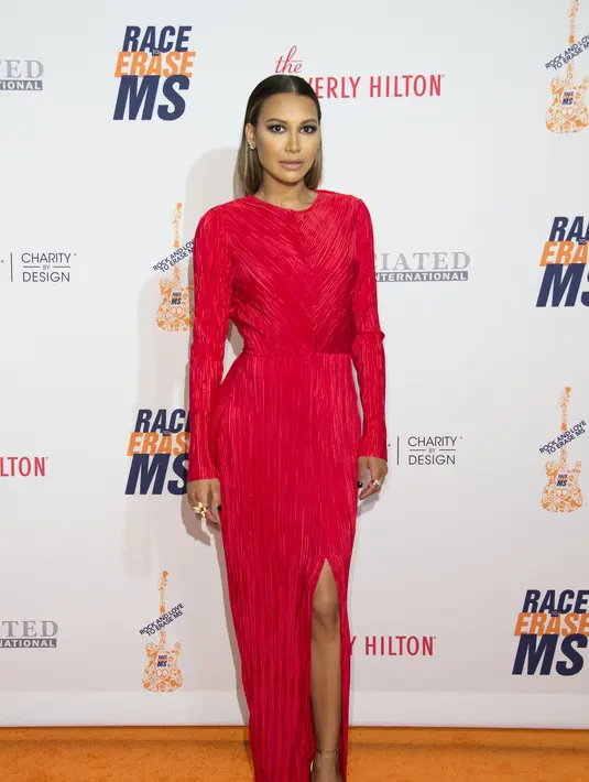 Demi kebahagiaan anaknya, pasangan orang tua ini rela mengurusnya bersama-sama. Namun mereka meminta kehidupan pribadinya tidak diganggu untuk sementara waktu. (AFP/Bintang.com)