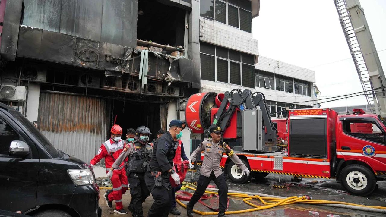 7 Menit Mencekam Kebakaran Ruko Terra Drone Kemayoran
