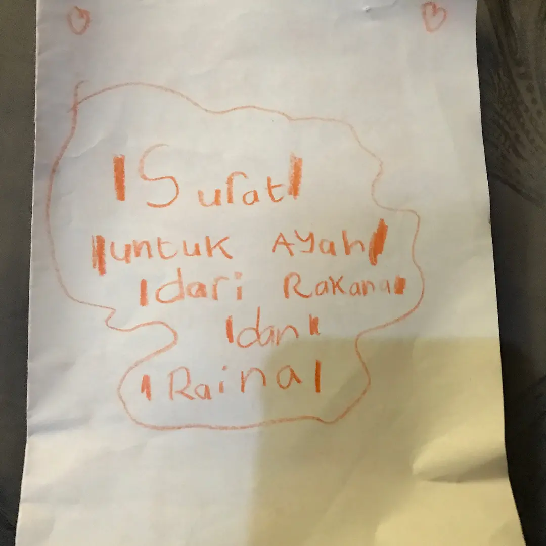Surat dari anak-anak Irfan Hakim. (Instagram - @irfanhakim75)