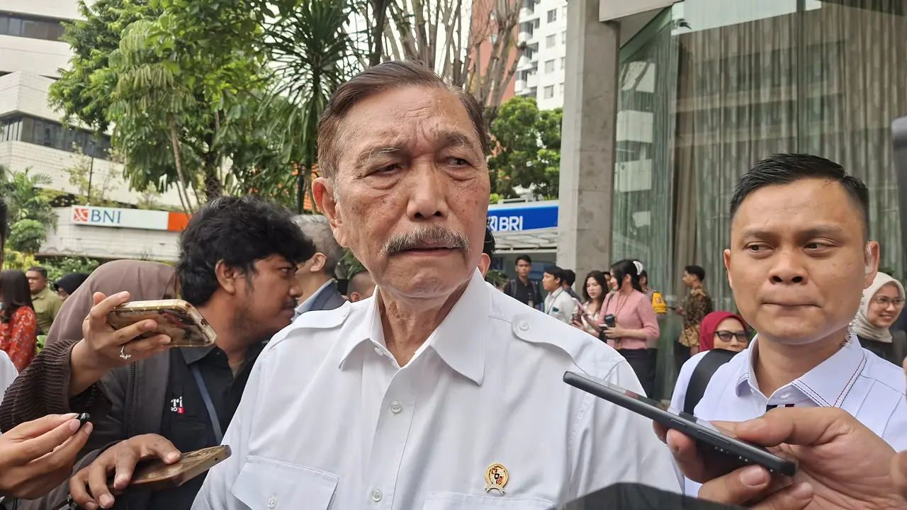 Luhut Cari 500 Ribu Agen Buat Kebut Pengumpulan Data Penerima Bansos