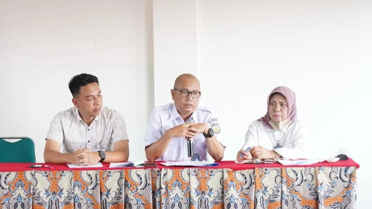 "KAI memberikan kesempatan kepada putra-putri terbaik bangsa untuk bergabung dan berkarier di KAI melalui rekrutmen ini,"