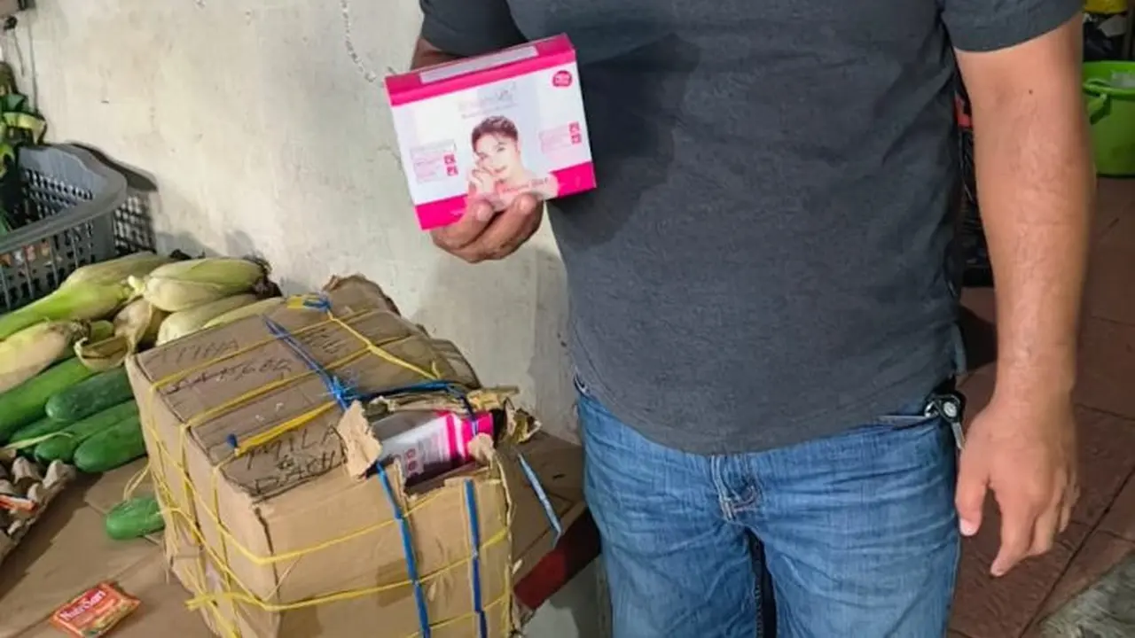 Ditemukan kosmetik bermerek Brilliant di dek 1 bagian dapur kapal KM Permata Bunda, yang akan berlayar dengan tujuan Ternate.