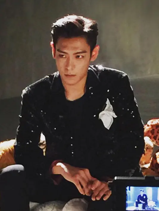 Aksi coba bunuh diri itu terjadi setelah mendapat kabar akan dikeluarkan dari divisi kepolisian saat menjalani wajib militernya. Hal ini disebabkan lantaran TOP positif dinyatakan sebagai pemakai ganja. (Instagram/choi_seung_hyun_tttop)