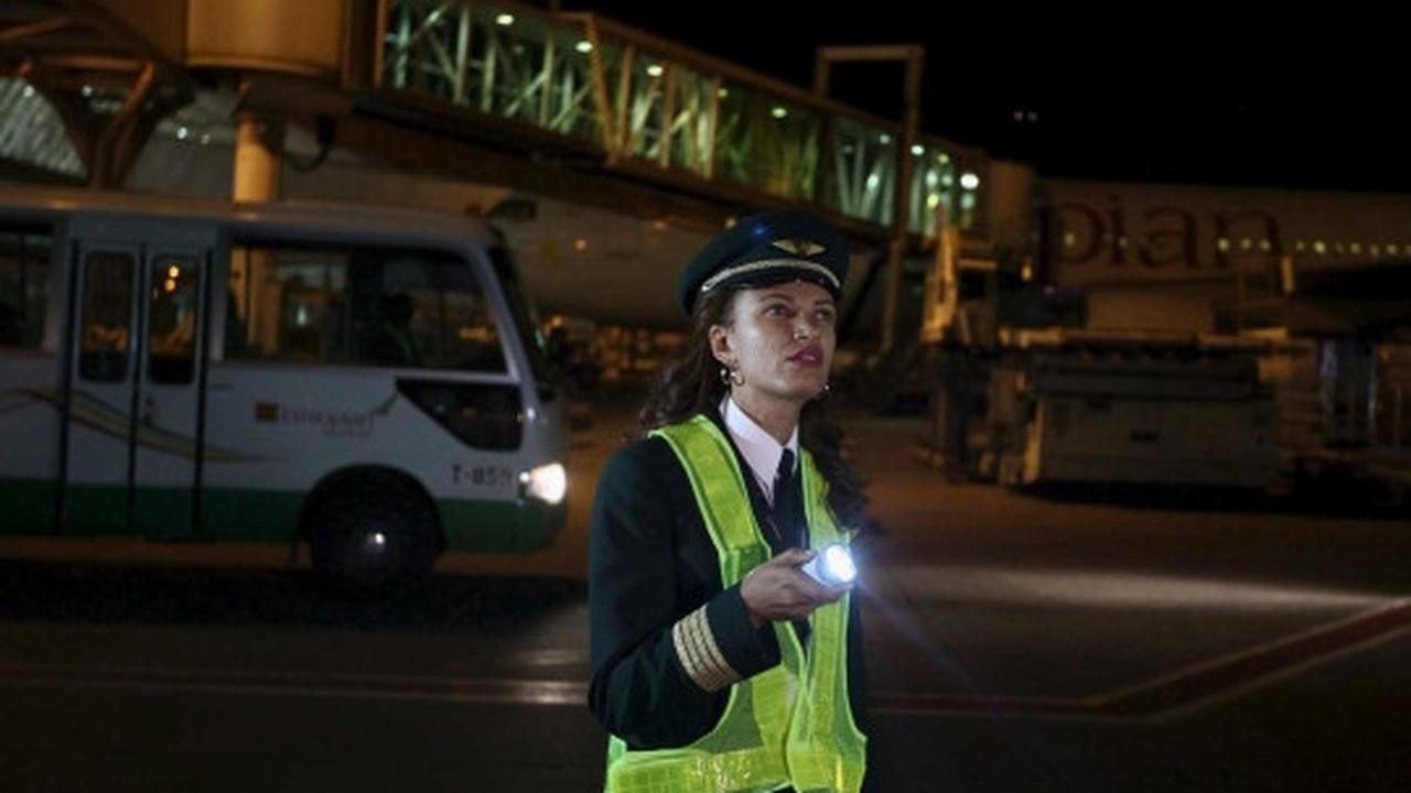 Keren, kru di penerbangan Ethiopian Airlines ini wanita semua