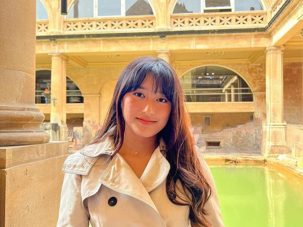Potret Amanda Caesa di Inggris