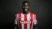 Chelsea resmi melepas Kurt Zouma ke Stoke City dengan status pinjaman hingga akhir musim 2017-2018. (dok. Stoke City)