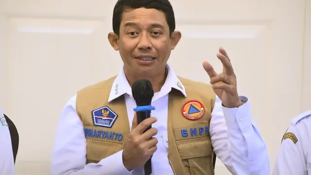 Kepala BNPB Letjen TNI Suharyanto saat memberikan keterangan pers di Kantor Bupati Cianjur, Jawa Barat, Rabu (23/11/2022).