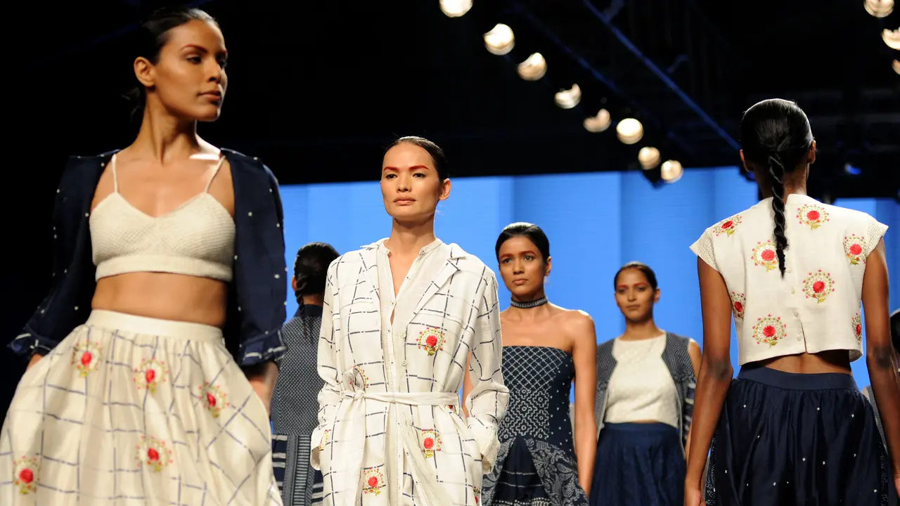 Anjali Lama, Model Transgender Pertama Nepal yang Melenggok di Lakmé Fashion Week