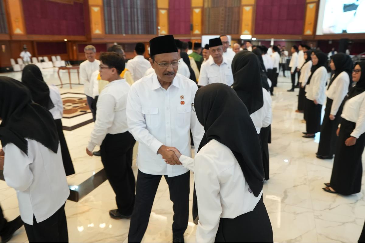 Mensos Gus Ipul Lantik 1.323 Guru Sekolah Rakyat