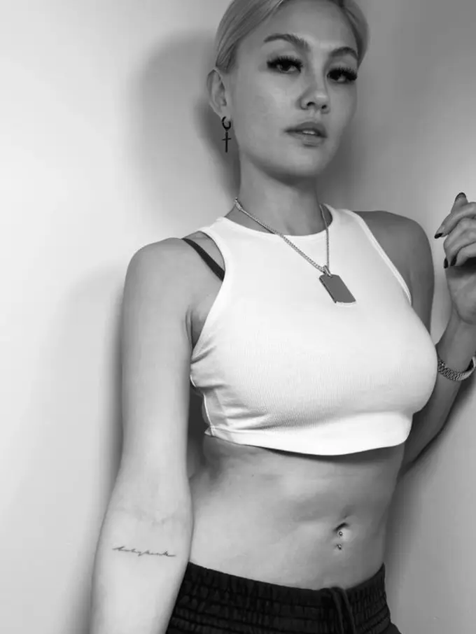 Penampilan Agnez Mo dikritik netizen