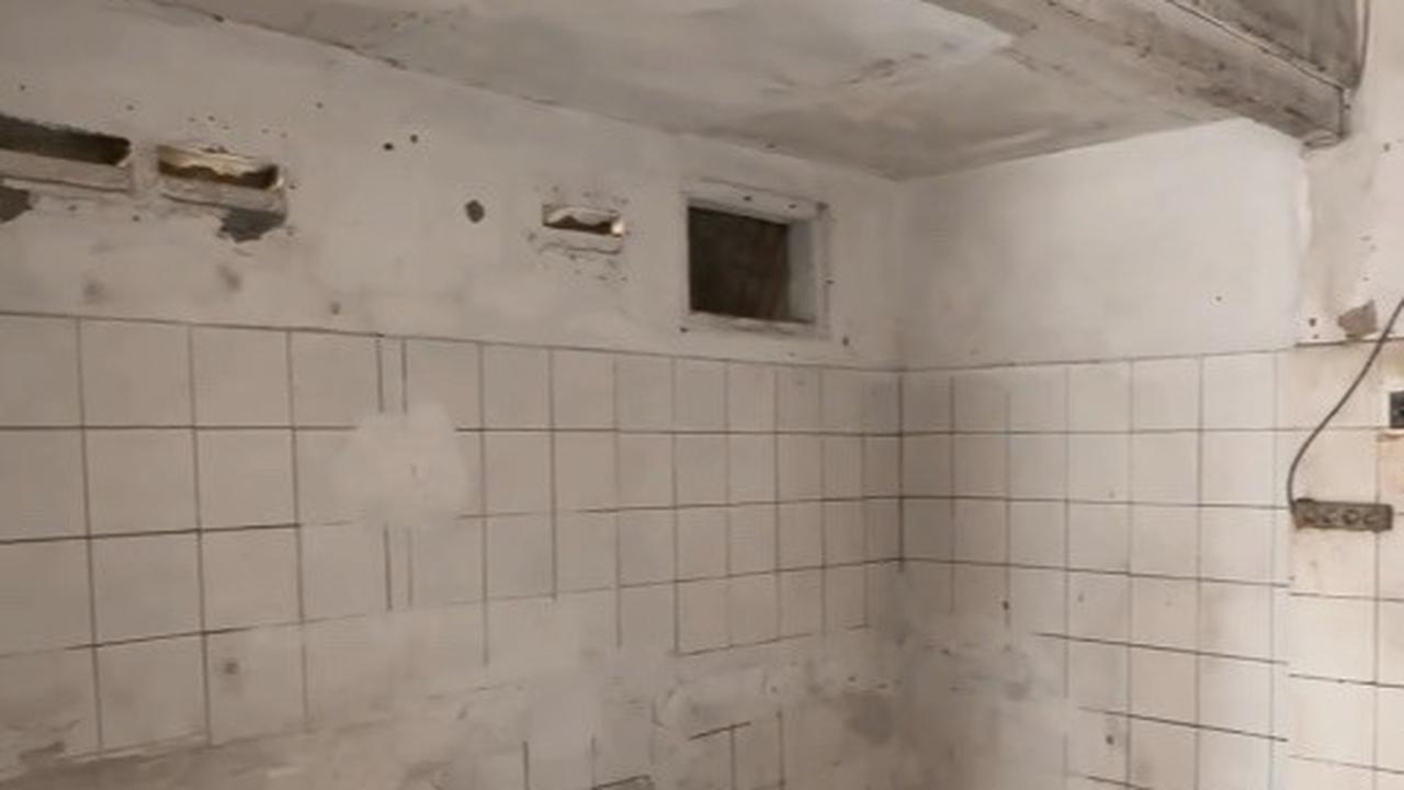 Lantaran sangat besar dan megah, ada sudut-sudut rumah ini yang mulai terbengkalai. Selain karena karena renovasi sangat mahal, Nursahit yang mulai renta bersama istrinya kesulitan mengurus rumah sendiri.