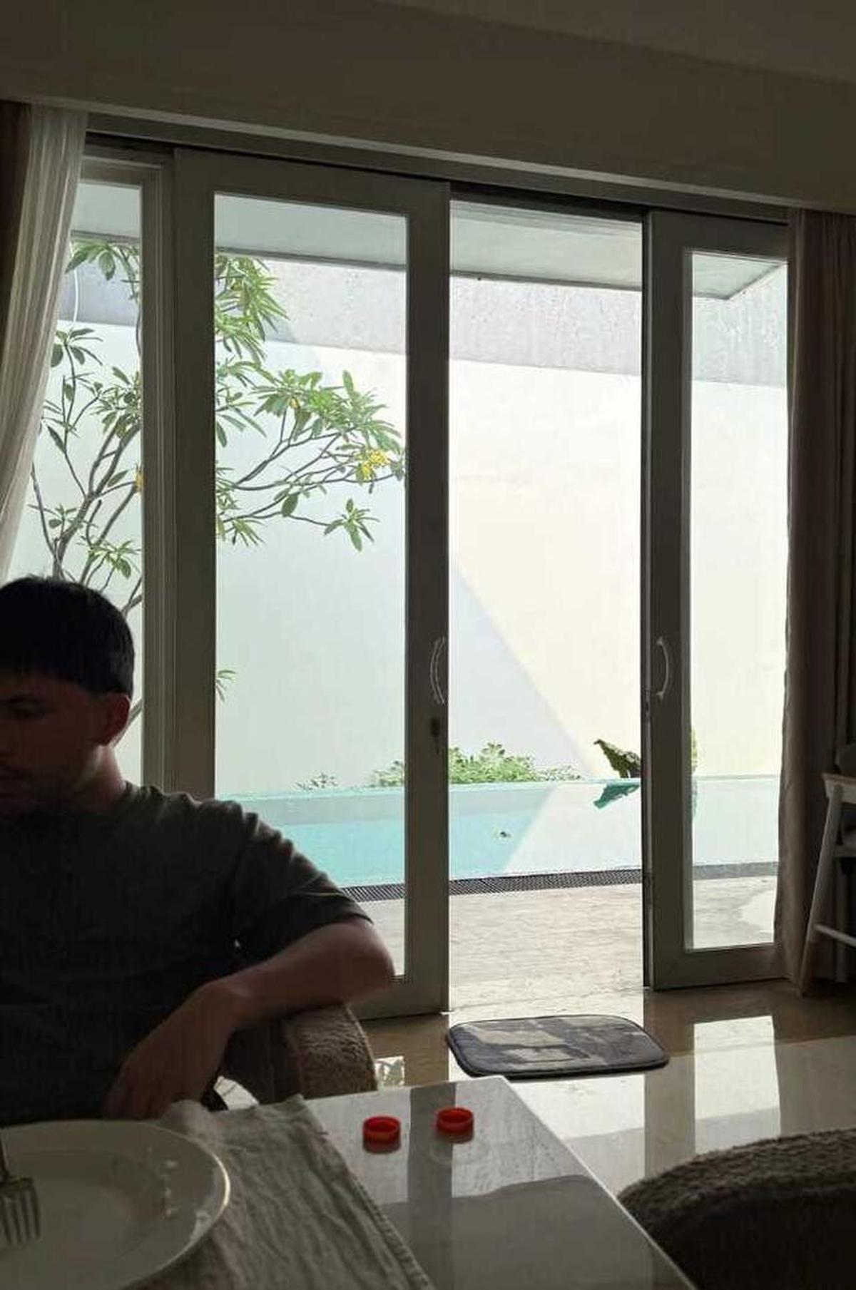 7 Potret Kolam Renang di Rumah Aaliyah Massaid dan Thariq Halilintar, Desainnya Cocok untuk Keluarga Kecil Modern