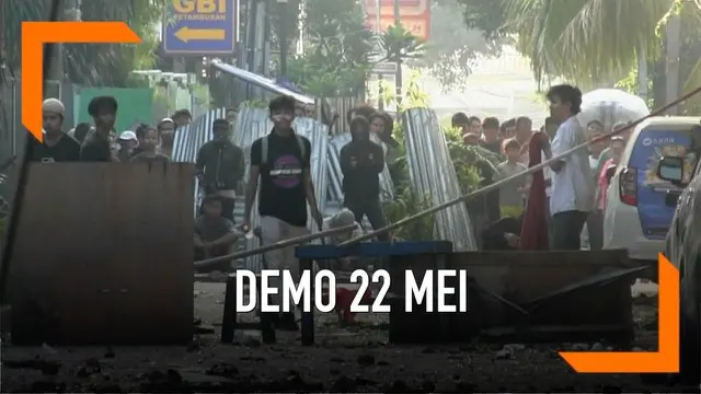 Polisi hingga kini terus memeriksa massa yang anarkis setelah muncul kericuhan di Petamburan, Jakarta Barat.
