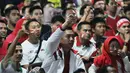 Menteri Pemuda dan Olahraga Imam Nahrawi saat memberi dukungan kepada Timnas Indonesia saat nonton bareng Final Piala AFF 2016 di Kemenpora, Jakarta, (17/12). Final tersebut mempertemukan Indonesia dengan Thailand. (Liputan6.com/Gempur M Surya)