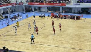 Timnas futsal putra Indonesia bertarung melawan Thailand di ajang SEA Games 2025, Jumat (19/12/2025). (Bola.com/M. Adi Yaksa)