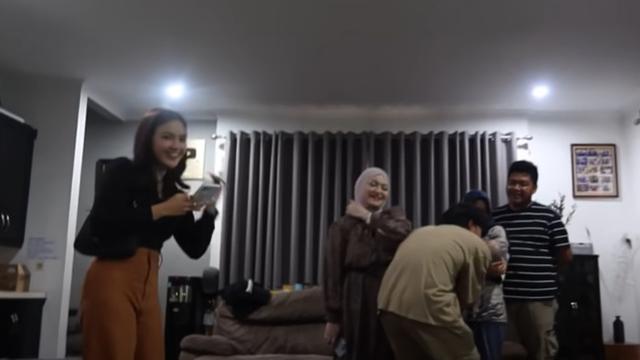 Dekat dengan Rizky Febian, Ini 5 Momen Mahalini Pertama Kali Bertemu Nathalie Holscher