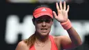 Ana Ivanovic mengumumkan pengunduran dirinya kepada penggemarnya dengan senyum dan raut wajah bahagia secara live di Facebook. (GREG WOOD/AFP)