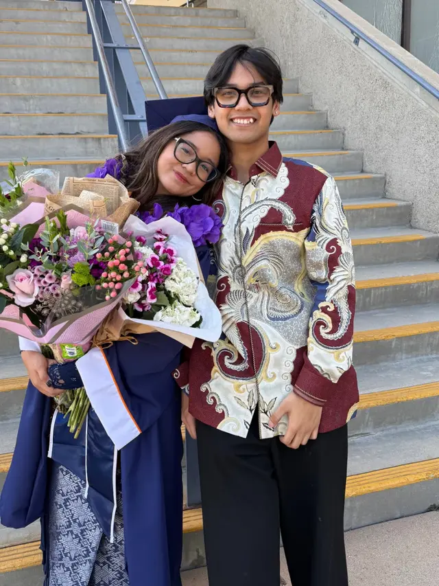 Cinta Kuya saat Wisuda di California State University, Fullerton. [@astridkuya]