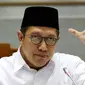 Menag Lukman Hakim Saifuddin saat mengikuti raker dengan Komisi VIII DPR di Senayan, Jakarta (24/5). Dalam rapat ini, Menag mengklarifikasi terkait daftar 200 mubaligh yang dikeluarkan dalam rilis Kemenag beberapa waktu lalu. (Liputan6.com/JohanTallo)