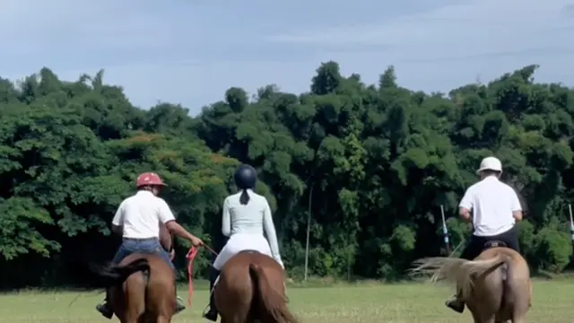 Nikita Mirzani saat berkuda, sumber Instagram: @nikitamirzanimawardi_172