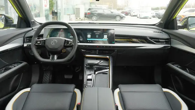 Sisi belakang MG 5 Scorpio
