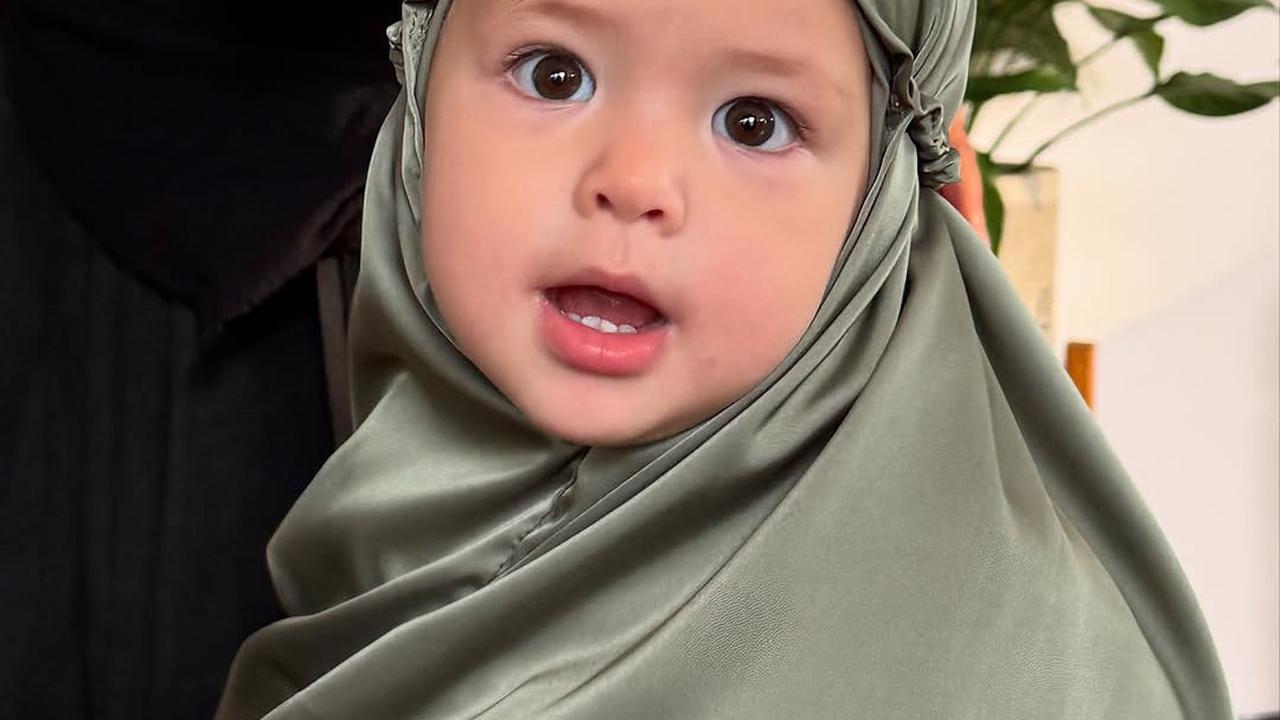 Potret Kamari saat Pakai Hijab Ini Bikin Netizen Gemas, Tampil Berbeda Hingga Dipanggil Bu Hajah