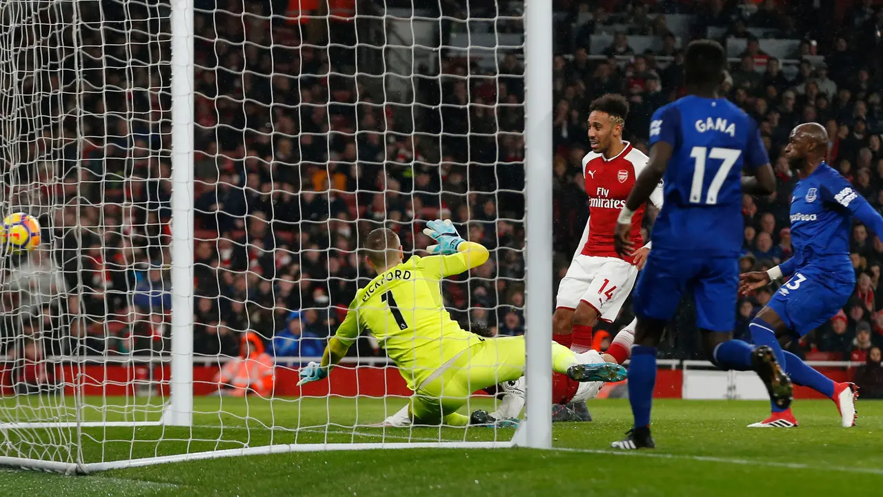 Rihanna Tonton Pertandingan Arsenal Kontra Everton