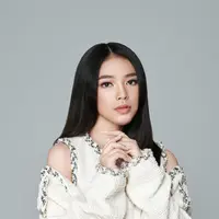 Januair, tembang legendaris milik Glenn Fredly dibuat versi baru oleh Anneth dan The Bakuucakar. (Dok. Warner Music Indonesia)
