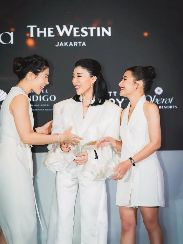 Sebut Pria Insecure dengan Wanita Mandiri, Ini 6 Potret Prilly Terpilih Jadi Woman of The Year 2024,