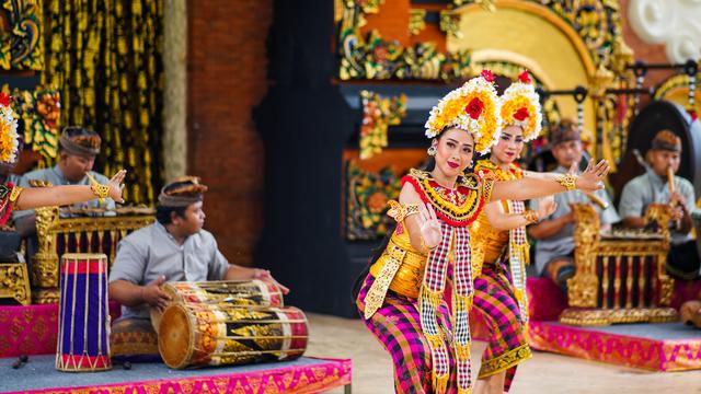 <span>Ilustrasi tari tradisional dalam Indonesia Menari Virtual 2021 (Foto: unsplash/Mathis Jrdl)</span>
