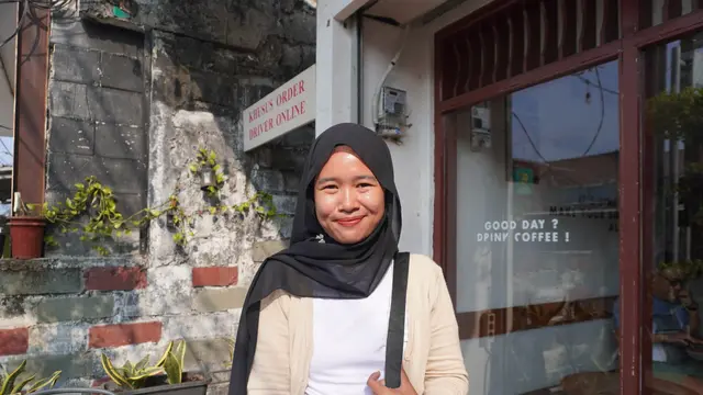 Maryam menjalani pekerjaan sebagai caregiver