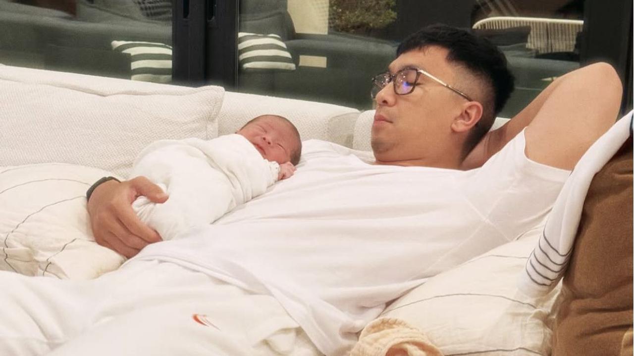 Potret Momen Nikita Willy dan Indra Priawan Merayakan Satu Bulan Pasca Kelahiran Anak Kedua